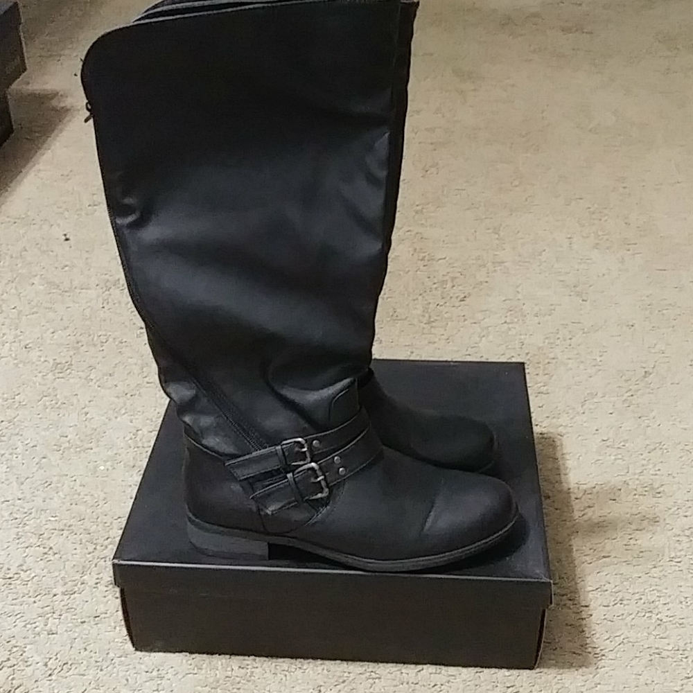 "LIKE NEW" Gently worn over the calf boots Morgan